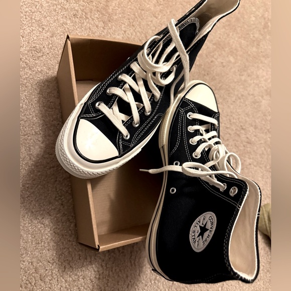 Chuck Taylor All Star Canvas classic, comfortable, and cool😍🔥😎 unisex NWOT - Picture 4 of 4